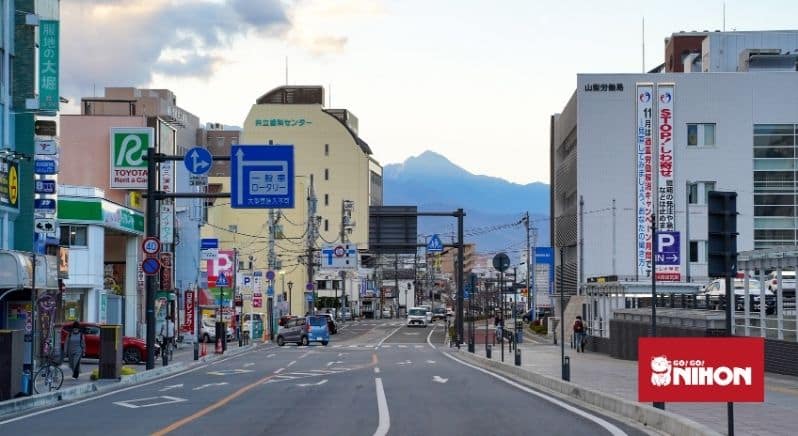 Strada di Kofu da cui vedere il monte Fuji