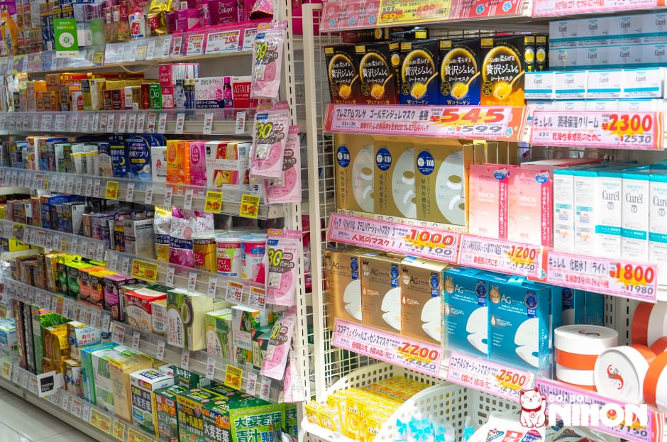 Productos de belleza en una Farmacia de Japón
