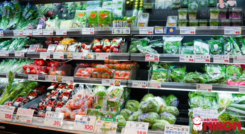 verdure in un supermercato giapponese