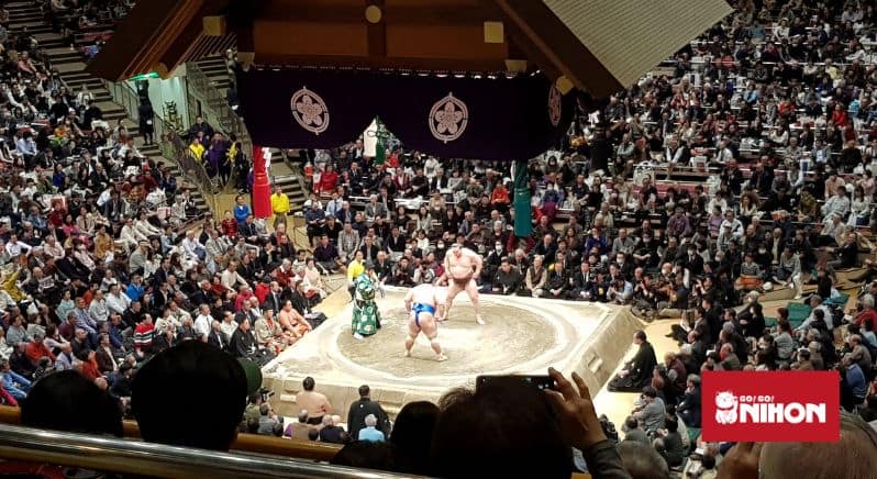 Sumobrottningsmatch med åskådare