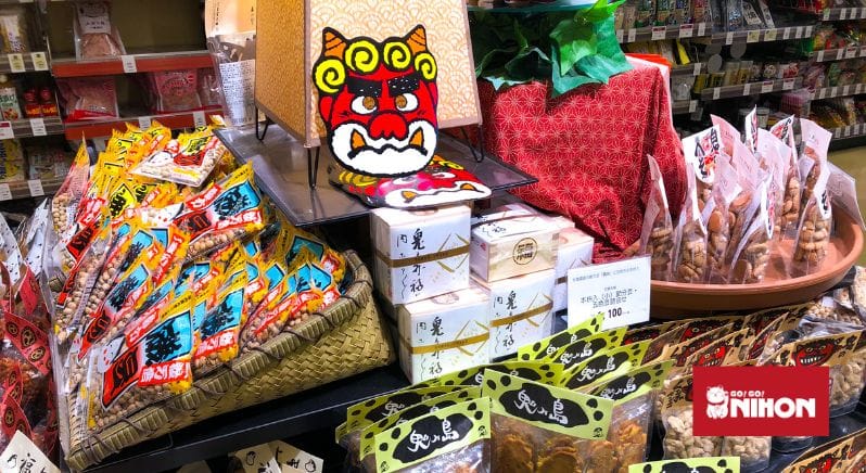 Bilder på saker till försäljning för setsubun-firande