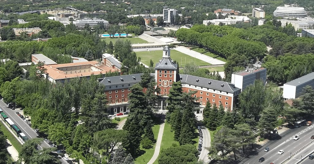 Universidad Complutense de Madrid , universidad pública en España