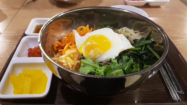 Piatto di bibimbap coreano