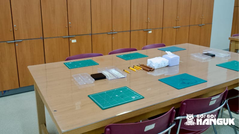 Sistema scolastico coreano - scrivania con libri