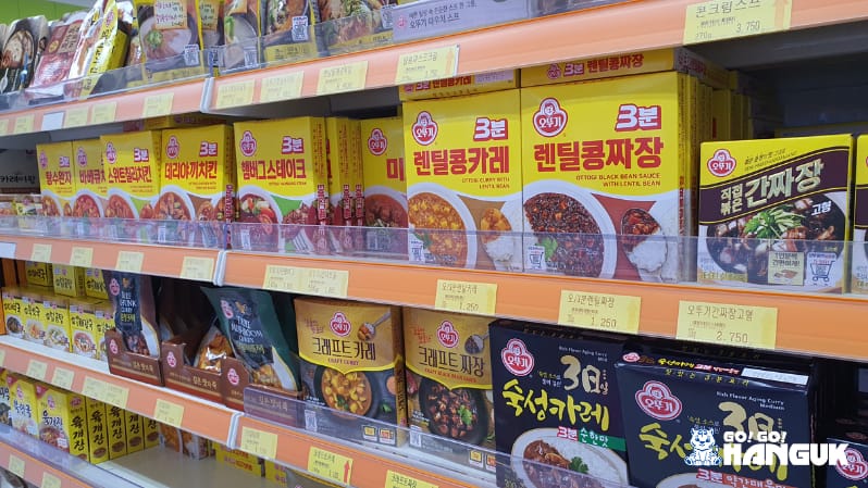 Comida coreana en un supermercado