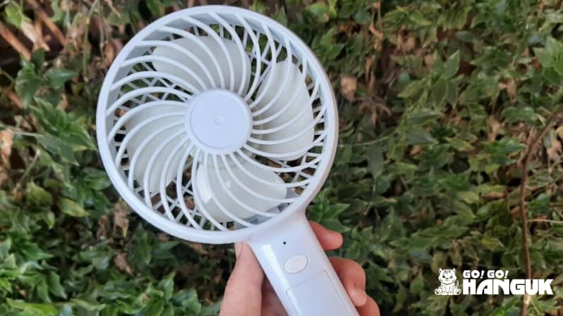 Rinfrescarsi in estate in Corea-Ventilatore portatile