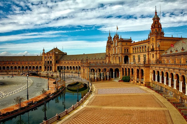 Study Abroad in Spain: 5 Things You Absolutely Have to Do