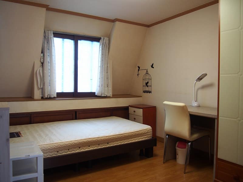 Bedroom in a share house in Korea