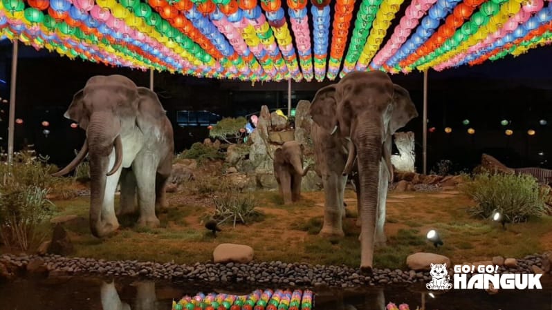 Elefantstatyer på Dongguk University campus